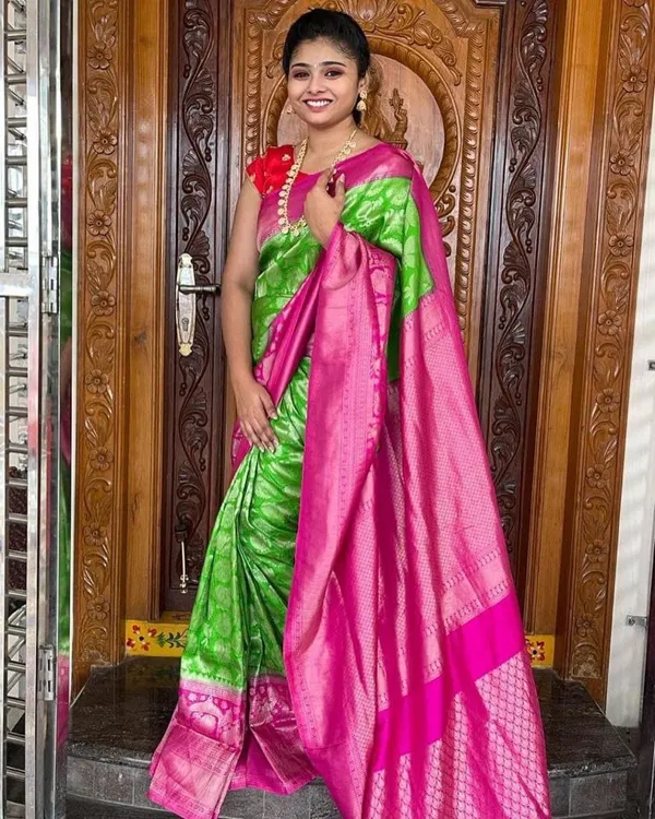 Green_Embellished_Banarasi_Jacquard_Saree_(Green)